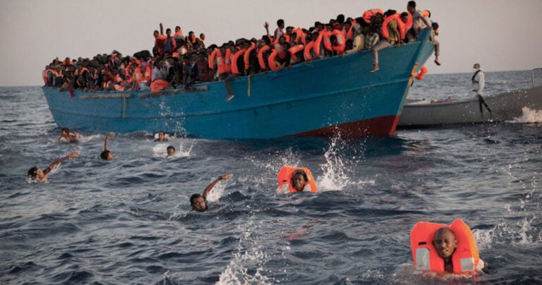 Καταγγελίες μεταναστών στο CNN: «Οι Έλληνες μας ρίχνουν στη θάλασσα»