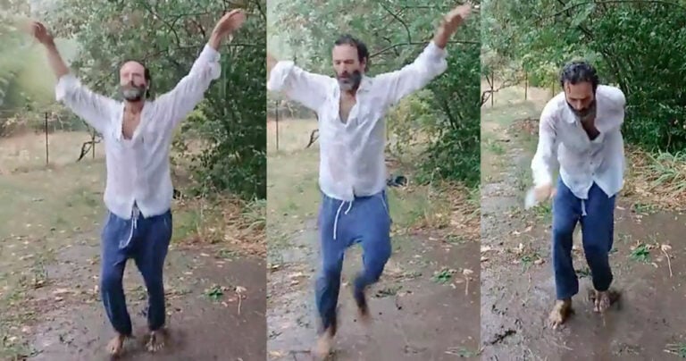 Ο Θανάσης Ευθυμιάδης χορεύει με την ψυχή του ξυπόλυτος μέσα στην βροχή