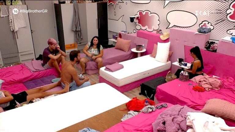 Big Brother: Σάλος με την παίκτρια που απαθανατίστηκε με το κεφάλι της στα επίμαχα συμπαίκτη της