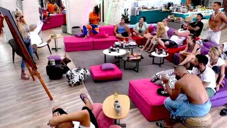Σκληρό ριάλιτι: Παίκτρια του «Big Brother» σε πλάνο που δεν θα παιχτεί ποτέ στην τηλεόραση