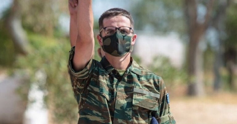 «Υπερήφανος μπαμπάς» ο Κυριάκος Μητσοτάκης – Ορκίστηκε στρατιώτης ο γιος του