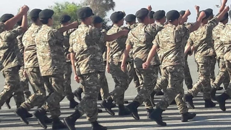 Έρχεται υποχρεωτική στράτευση από τα 18