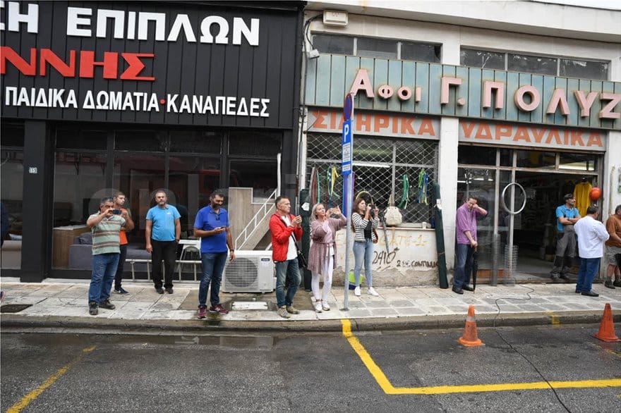 Ιστορικός οίκος ανοχής στη Λάρισα γκρεμίστηκε με live μπουζούκια: «Ηλία ρίχτο… όλα είναι δρόμος» 5 oikos5