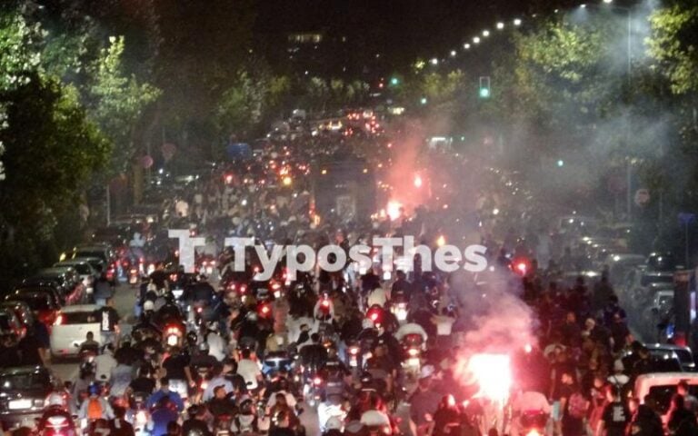 Λαοθάλασσα στους δρόμους της Θεσσαλονίκης για τον ΠΑΟΚ