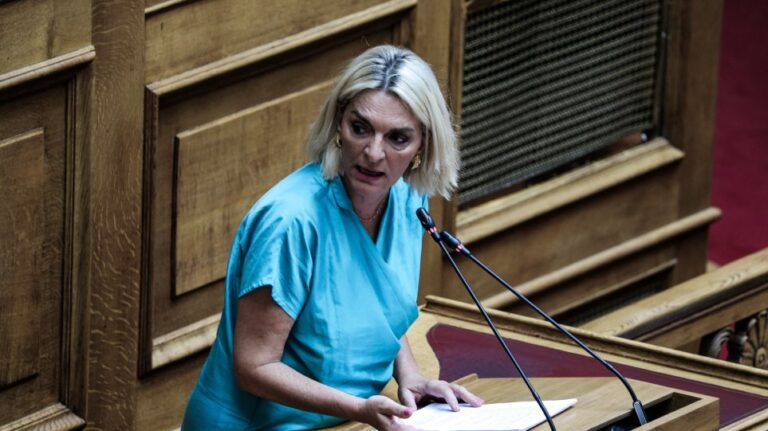 Πέτη Πέρκα: «Είμαι πολύ θυμωμένη με το εξοπλιστικό- μαμούθ»