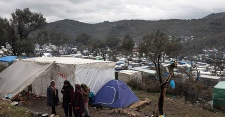 Λέσβος: Καταστροφή της δομής στη Μόρια – Στους δρόμους 12.500 πρόσφυγες