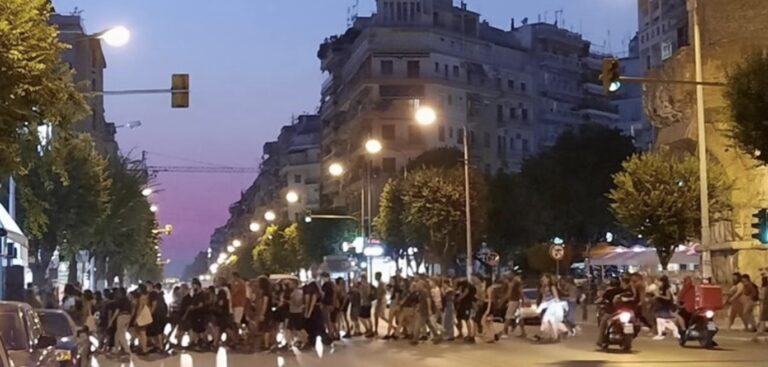 Θεσσαλονίκη: Έκαναν πορεία αλληλεγγύης για τους μετανάστες της Μοριάς