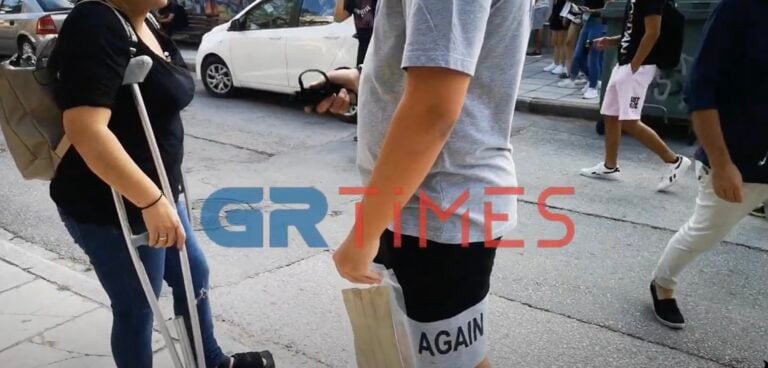 Μητέρα στη Θεσσαλονική μαλώνει τον γιο της επειδή φόρεσε μάσκα στο σχολείο!