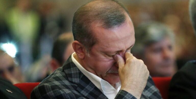 «Χαστούκι» στον Ερντογάν – Η Moody’s υποβάθμισε 13 τουρκικές τράπεζες και προειδοποιεί για capital controls