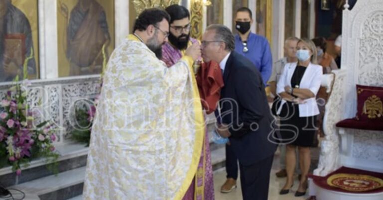 Ο Υπουργός Πάνος Κουμουτσάκος πήγε σε εκκλησία και κοινώνησε!