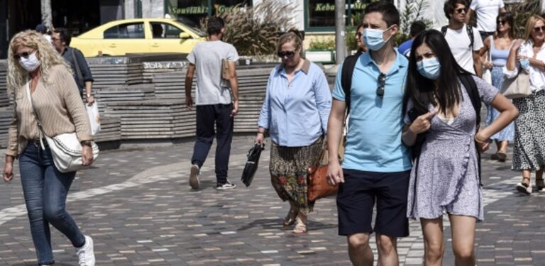 Μάσκες ακόμα και έξω ανακοινώνει η κυβέρνηση