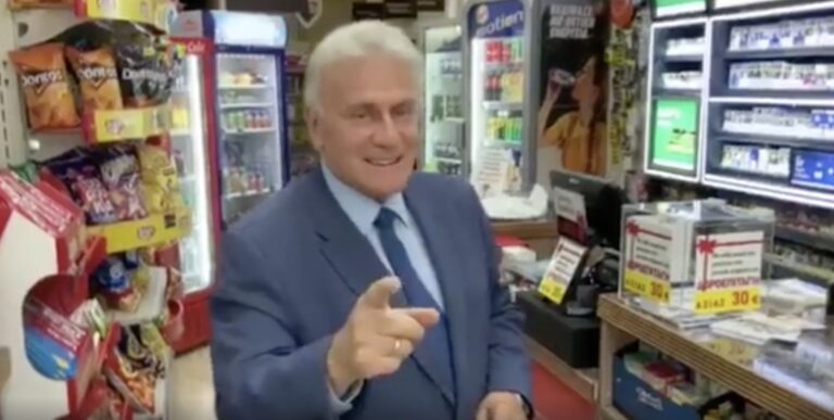 Παναγιώτης Ψωμιάδης: Άνοιξε ψιλικατζίδικο και το διαφημίζει ο ίδιος 