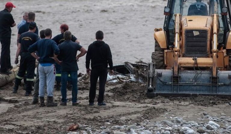 Ο Στρατός μπροστά: Θα μοιράζει 700 μερίδες φαγητού στους πληγέντες της Καρδίτσας