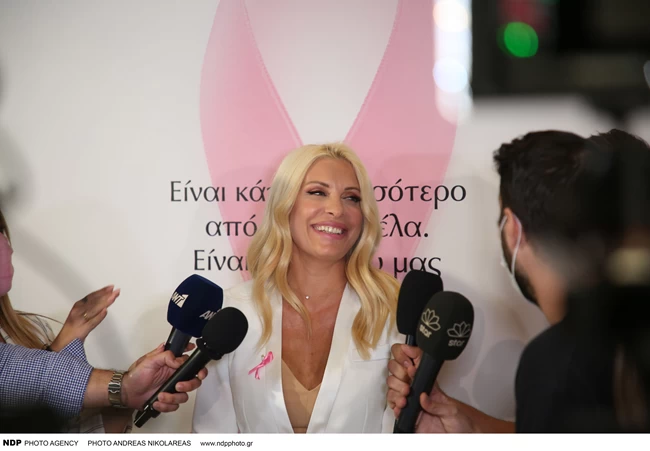 Τρέλανε τους φωτογράφους η Μενεγάκη με την άψογη και φρέσκια εμφάνιση της 7 ΕΛΕΝΗ ΜΕΝΕΓΑΚΗ