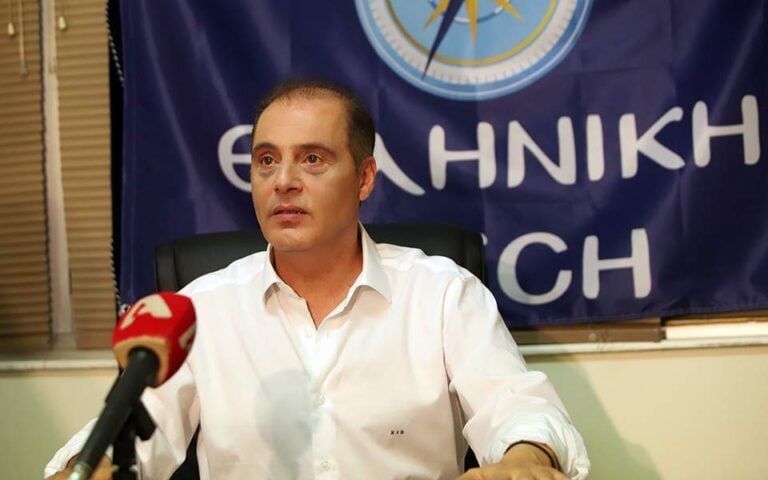 Βελόπουλος: «Να έχουμε όπλο στο σπίτι για να βγαίνει σουρωτήρι όποιος μπαίνει ακάλεστος»