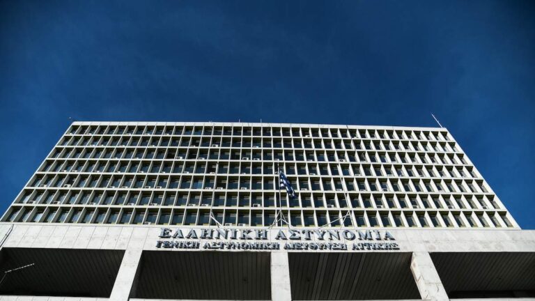 Κρατούν 14χρονο μαθητή επί τέσσερις μέρες στη ΓΑΔΑ