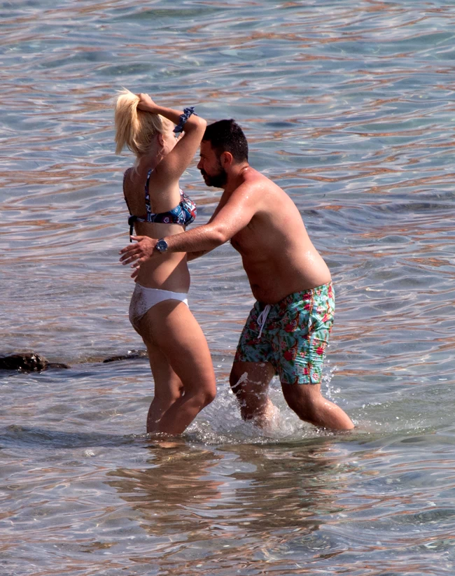 Μαρία Αναστασοπούλου: Αυτός είναι ο σύντροφός της - Ξέγνοιαστες στιγμές στην παραλία 3 Αναστασοπούλου - Κολοκυθάς