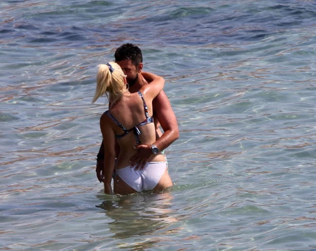 Μαρία Αναστασοπούλου: Αυτός είναι ο σύντροφός της - Ξέγνοιαστες στιγμές στην παραλία [εικόνες]