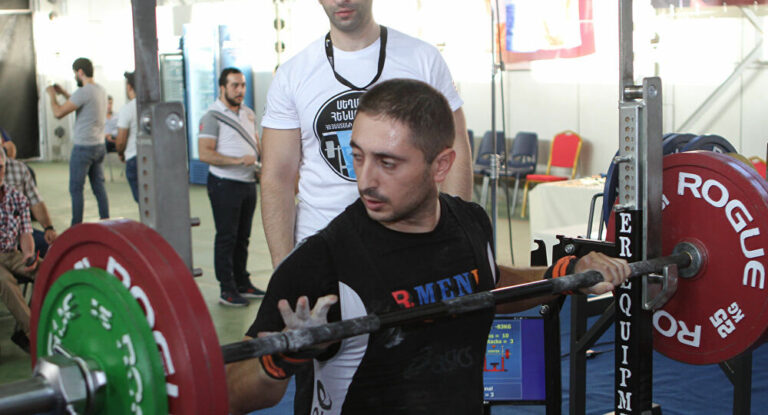 Αρμένιος πρωταθλητής της άρσης βαρών πέθανε στο Ναγκόρνο-Καραμπάχ