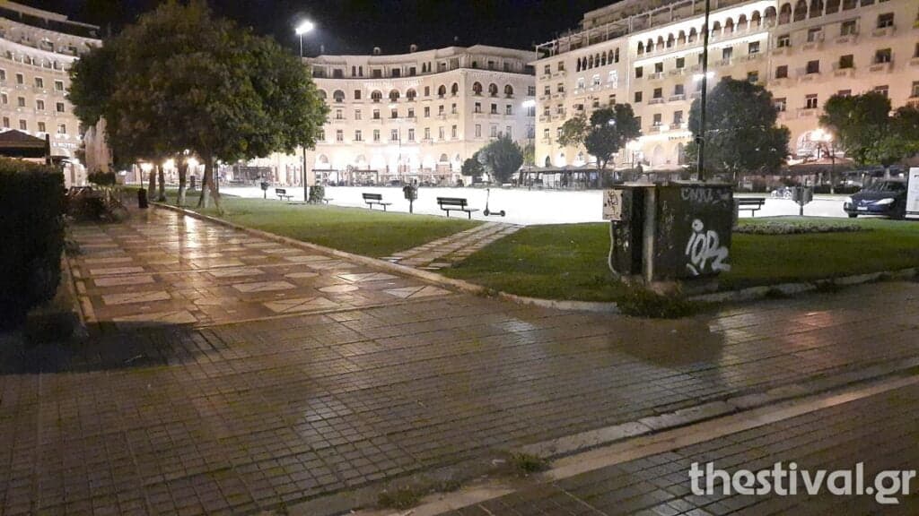 Άδεια η Θεσσαλονίκη μετά την απαγόρευση της κυκλοφορίας – Έπεσαν τα πρώτα πρόστιμα 2 aristotelous 4 1024x576 1