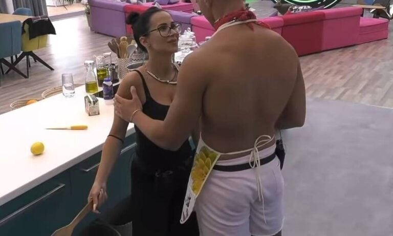 Big Brother: «Έπεσαν» τα πρώτα φιλιά στο παιχνίδι