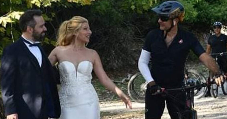 Νεόνυμφοι πέτυχαν τον Μητσοτάκη να κάνει ποδήλατο στο Τατόι και βγήκαν φωτογραφία μαζί του