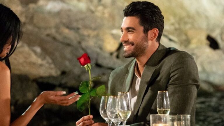 Σοκαριστικό τροχαίο στο «Bachelor»: Αναποδογύρισε το αμάξι στο οποίο επέβαινε ο Βασιλάκος με παίκτρια