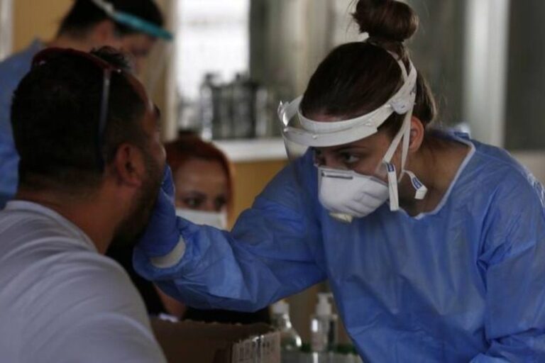 Πληροφορίες για ρεκόρ κρουσμάτων κορωνοϊού και σήμερα