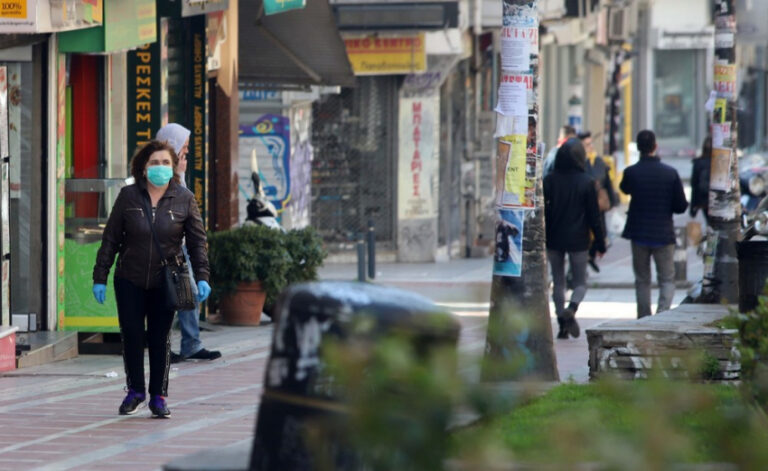 Έρχονται μάσκες παντού και απαγόρευση κυκλοφορίας το βράδυ στις κόκκινες περιοχές