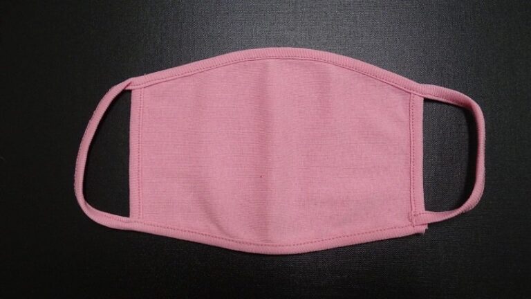 Βόλος: Έστειλαν στην έκτη τάξη δημοτικού ροζ μάσκες και τα αγόρια αρνούνται να τις βάλουν