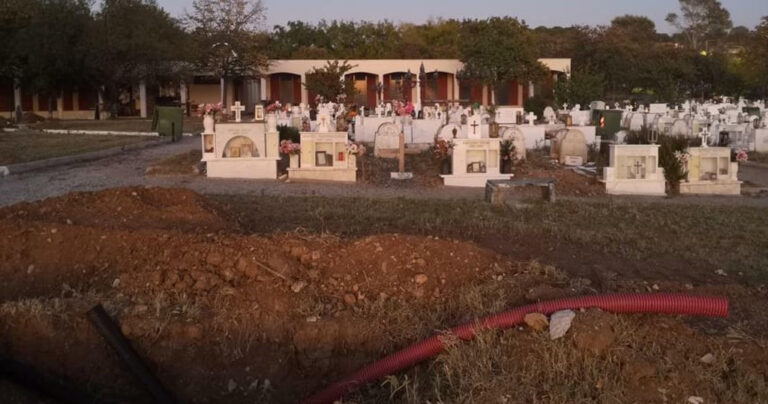 Θεσσαλονίκη: Σκάβουν νέους τάφους για τα θύματα του κορωνοϊού