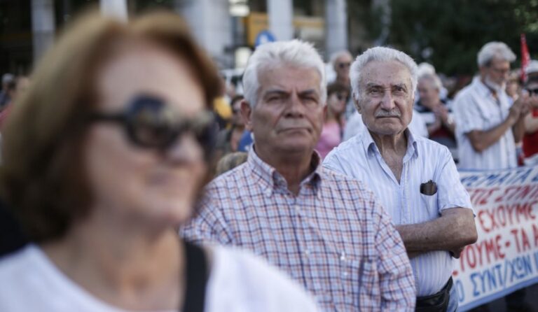 Έρχεται έκτακτο επίδομα τα Χριστούγεννα σε συνταξιούχους