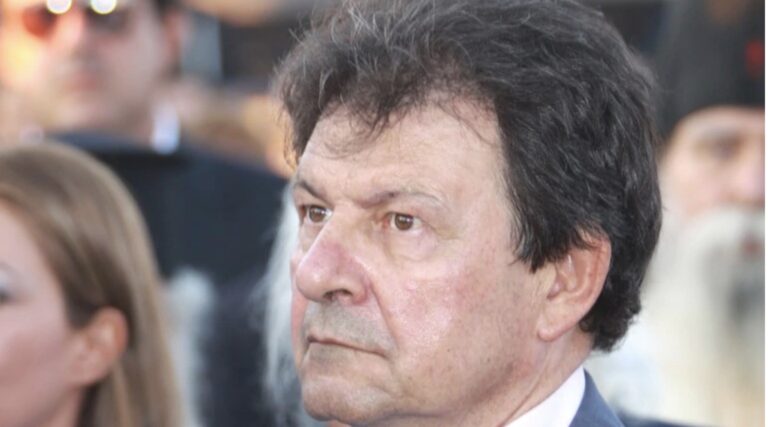 Πέθανε από κορoνοϊό ο πρώην δήμαρχος Πάρου, Χρήστος Βλαχογιάννης – Είχε χάσει τη μητέρα του από covid-19