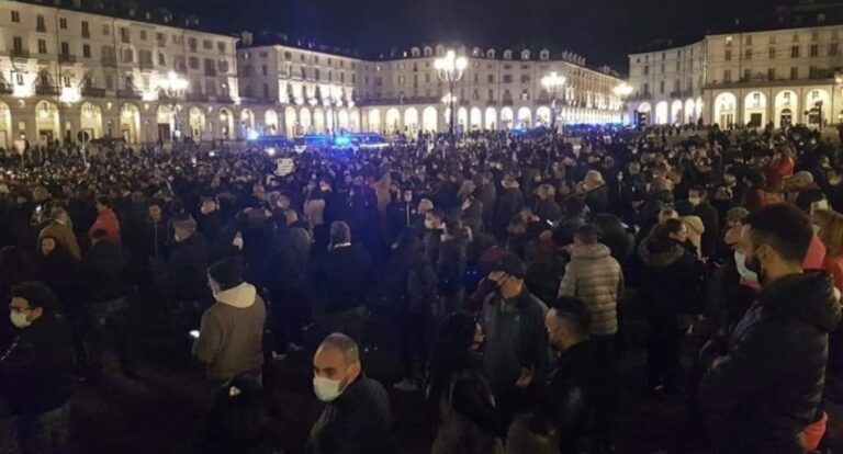 Ξεσηκωμός στην Ιταλία κατά των νέων περιοριστικών μέτρων  – Ο κόσμος βγήκε στους δρόμους
