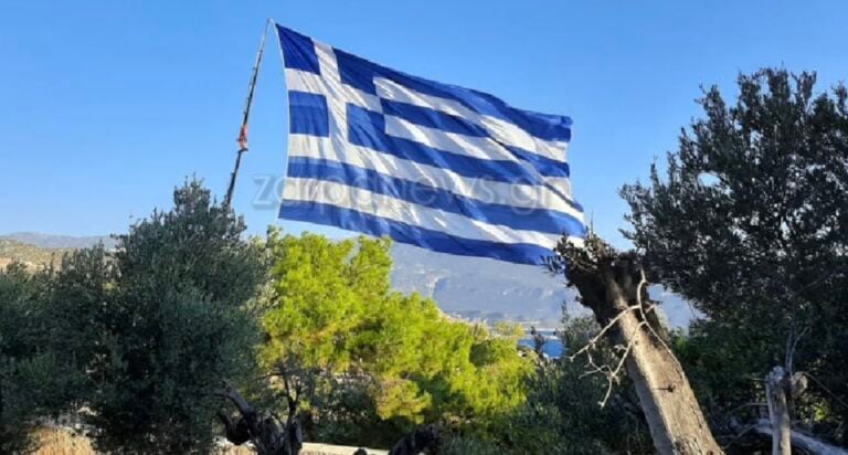 Υψώθηκε η μεγαλύτερη Ελληνική σημαία στο Καστελόριζο