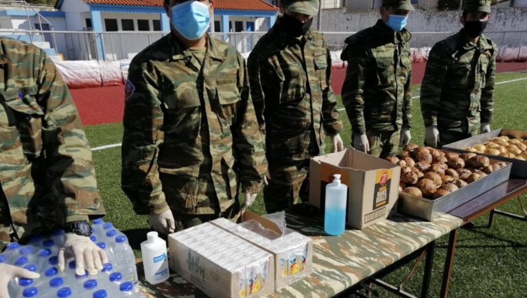 Ο Στρατός στο πλευρό των πληγέντων από τον σεισμό στην Σάμο