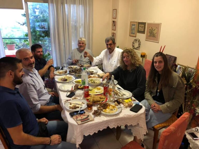 Περηφανεύεται για τραπέζι 8 ατόμων ο Πολάκης, εν μέσω lockdown!