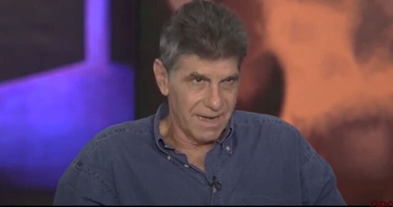 Γιάννης Μπέζος: «Δεν θέλω να μιλάω με ηλίθιους, δηλαδή υποφέρω»