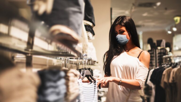 Με «click away» θα ανοίξει η αγορά μετά το Lockdown – Mόνο με ραντεβού μέσω SMS οι αγορές