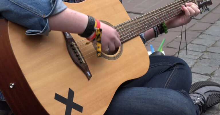 Θεσσαλονίκη: Τρία πρόστιμα σε μουσικό του δρόμου