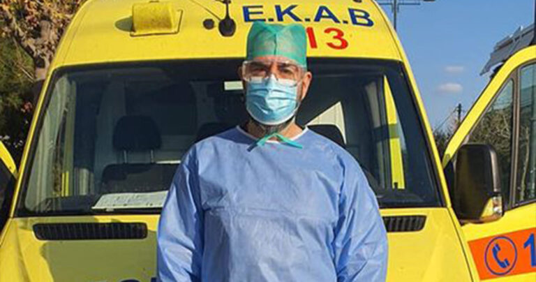 Συγκλονίζει διασώστης του ΕΚΑΒ: «Νέοι άνθρωποι παρακαλούν για λίγο οξυγόνο και λιποθυμούν»