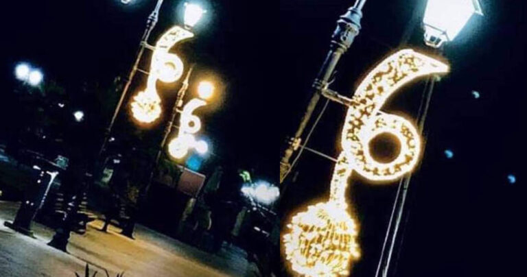 Χαλκίδα: Έξαλλοι οι πολίτες για τον χριστουγεννιάτικο στολισμό με το νούμερο του Σατανά