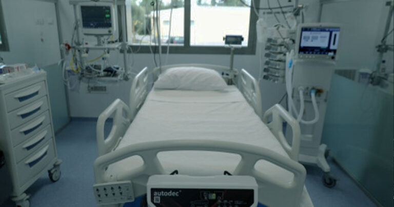 Κορονοϊός: Χάνουμε 100 ανθρώπους την ημέρα, αλλά συζητάμε για τα Χριστούγεννα