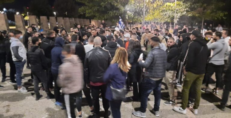 Θεσσαλονίκη: Συγκέντρωση κατά του lockdown στον Λευκό Πύργο