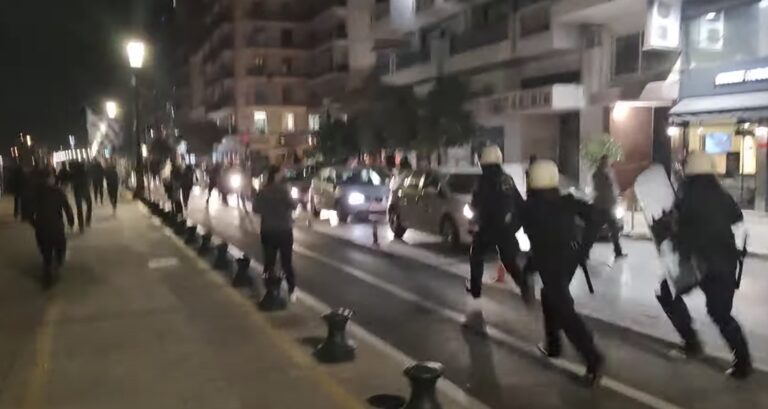 Θεσ/νίκη: Kυνηγητό των ΜΑΤ σε διαδηλωτές που έκαναν διαδήλωση κατά του κορονοϊού