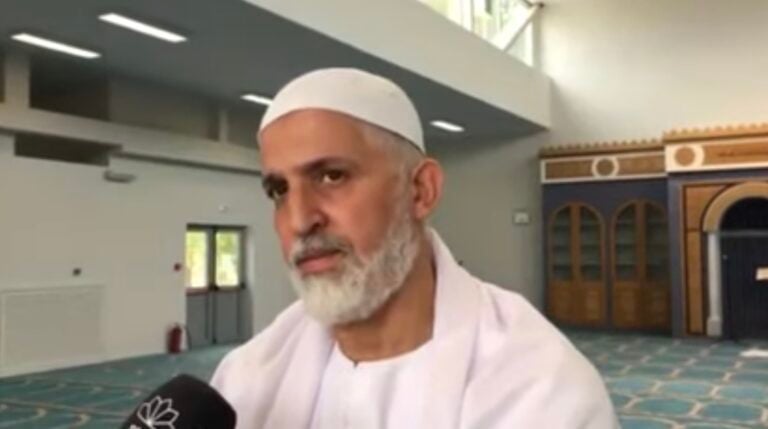 Οι πρώτες προσευχές στο τζαμί στο Βοτανικό: «Ένα μεγάλο ευχαριστώ στους Έλληνες και στην Ελλάδα»