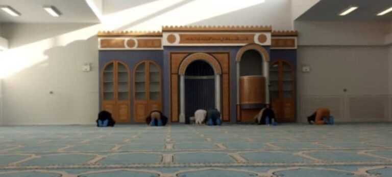 Άνοιξε το τζαμί στην Αθήνα – Οι πρώτες φωτογραφίες και ο ιμάμης Έλληνας πολίτης