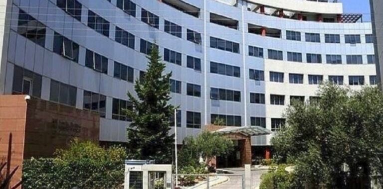 Υπ. Ψηφιακής Διακυβέρνησης: «Μην χαζεύετε στo Facebook 9 πμ- 6 μμ για να αντέχει το δίκτυο την τηλεργασία»