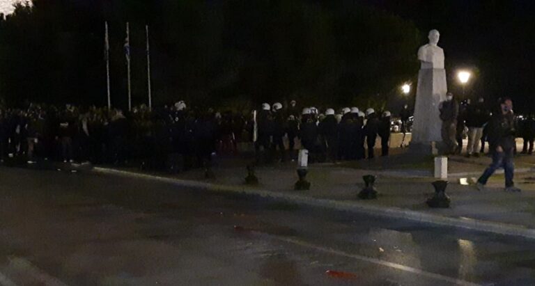 Θεσσαλονίκη: Επεισόδια μεταξύ διαδηλωτών κατά του lockdown και αστυνομικών
