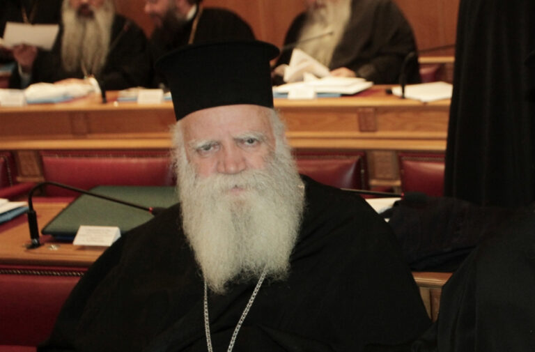 Fake news από τον Μητροπολίτη Κυθήρων: «Μην κάνετε το εμβόλιο, φτιάχνεται από έμβρυα εκτρώσεων»